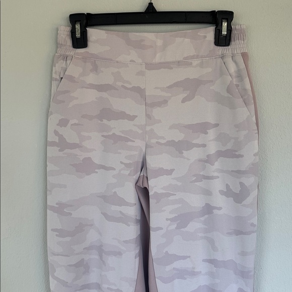 ATHLETA Brooklyn blush pink lined camo print jogger sweatpants size 4 - Picture 3 of 11